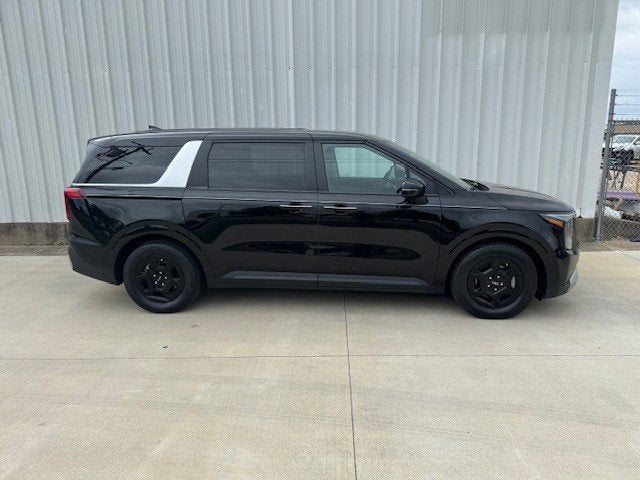 2025 Kia Carnival — side profile view