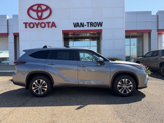 2026 Toyota Highlander XLE in Heavy Metal <a role='button' class='viewDgDisclaimersButton' data-toggle='modal'...